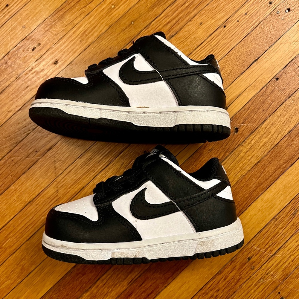Nike Toddler Boy Black and White Sneakers - size 6